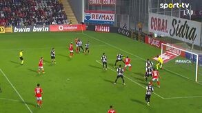 O lance do penálti que permitiu ao Benfica abrir o marcador na Choupana