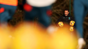 Vítor Pereira causa boa impressão na primeira conferência em Inglaterra que durou... 46 minutos
