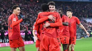 Bayern Munique goleia Leipzig e regressa às vitórias na Bundesliga