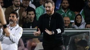 Joãozinho e a fase do Estoril antes de visitar o Benfica: «Há rutura entre treinador e adeptos»