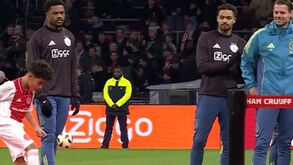 Miúdo dos sub-11 do Ajax dá... 2.424 toques na bola