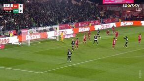 Polémica em Barcelos: Árbitro assinala penálti para o Sporting... e leões marcam no seguimento mas lance é revertido