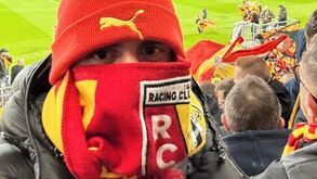 De gorro na cabeça e cachecol na cara: Varane assistiu disfarçado ao Lens-PSG