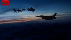 Caças F-16 da Força Aérea sobrevoaram o país a desejar um feliz Natal