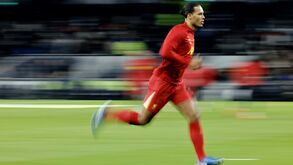Van Dijk focado no Liverpool: «Gosto do clube e o clube gosta de mim»