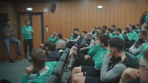 O sorriso de Paulinho, o abraço a Quenda e a palestra em Alcochete: Sporting divulga backstage do primeiro dia de Rui Borges