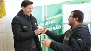  Plantel do Tondela surpreende estagiário no dia do seu aniversário