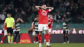 Otamendi: «Viagens à Argentina? Estamos a falar de futebol. Em vez de focarmo-nos na família, é falar da arbitragem...»