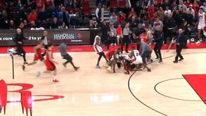 Uma verdadeira batalha campal: confrontos em jogo da NBA terminam com seis expulsões