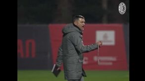 Olhar focado e muito interventivo: Sérgio Conceição fiel ao seu estilo no primeiro treino no Milan
