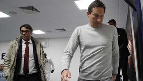 Agosto: Tanto abanou que Schmidt caiu