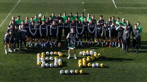 Colegas de equipa oferecem camisola 62 a Gyökeres 