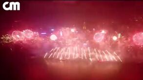 Hong Kong recebeu 2025 com muita música e o céu cheio de cor