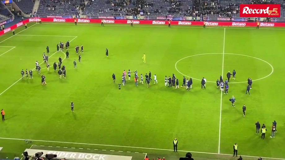 Momentos após o apito final dado pelo árbitro Hélder Malheiro
