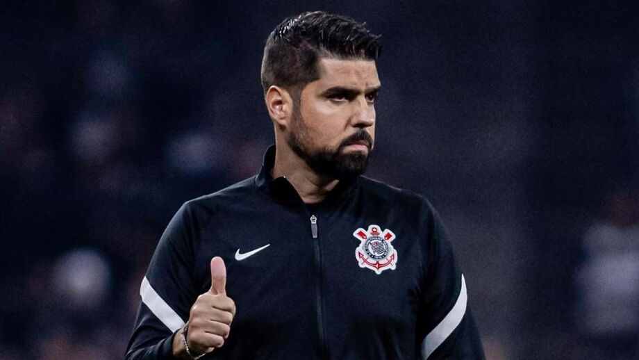 António Oliveira saiu do Corinthians em julho