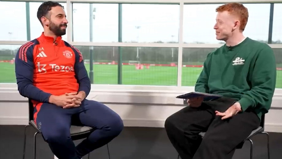 Treinador português do Manchester United admite, por outro lado, ter saudades do sol