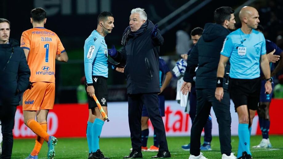 Dirigente procura anular suspensão