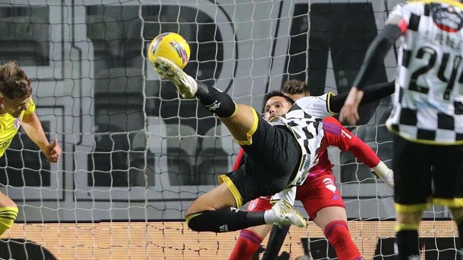Reisinho tentou o golo num remate acrobático 