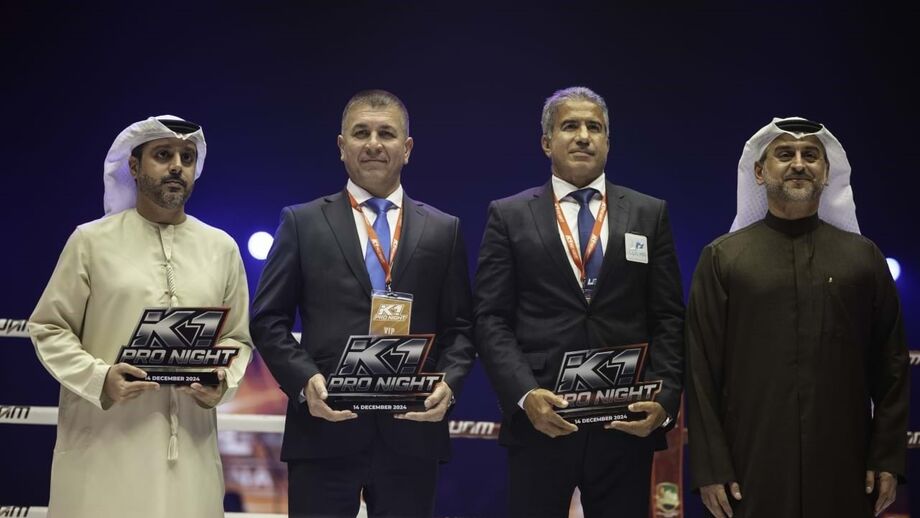 Carlos Ramjanali (terceiro a contar da esquerda) em Abu Dhabi