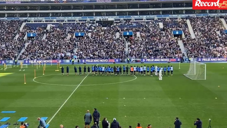 Grande moldura humana junto da equipa