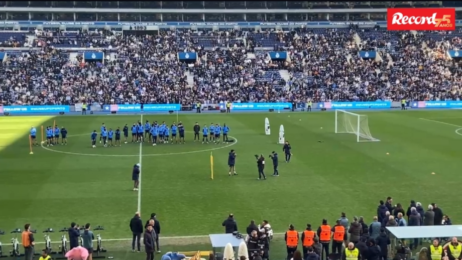 Treinador dos azuis e brancos falou aos adeptos no final do treino aberto no Estádio do Dragão