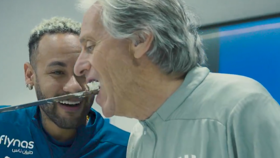 Português foi homenageado pelo Al Hilal após ter sido distinguido com o prémio de melhor treinador do Médio Oriente nos Globe Soccer Awards