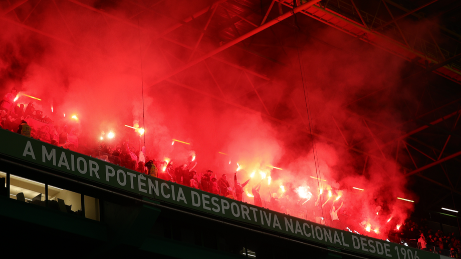 Durante a primeira parte do dérbi