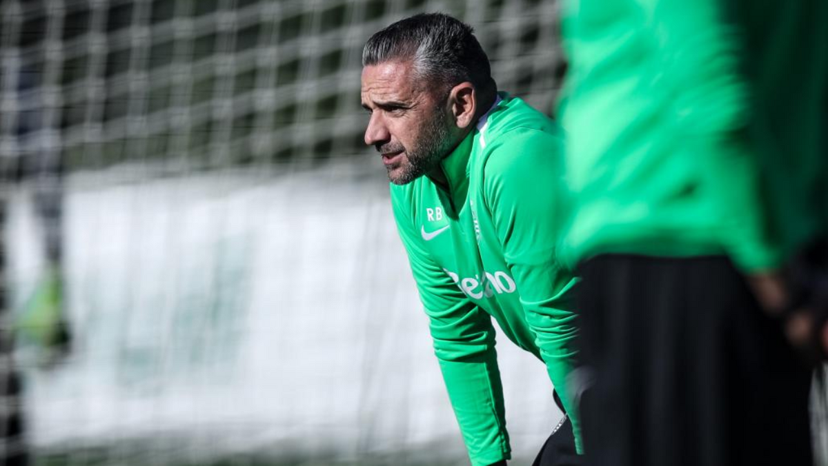 Rui Borges Wants to See Everyone Before Sporting Touches Up Squad