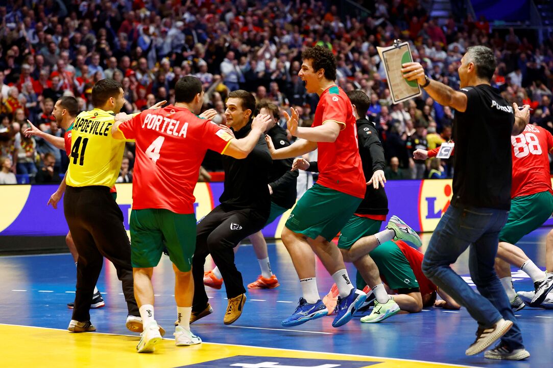 L grimas E Muita Festa As Imagens Da Sele o Nacional De Andebol 