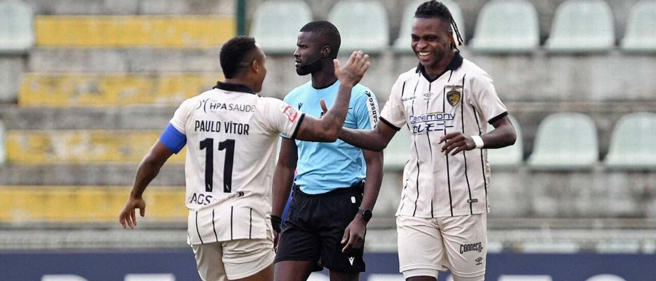 Paulo Vítor felicita Chico Banza 