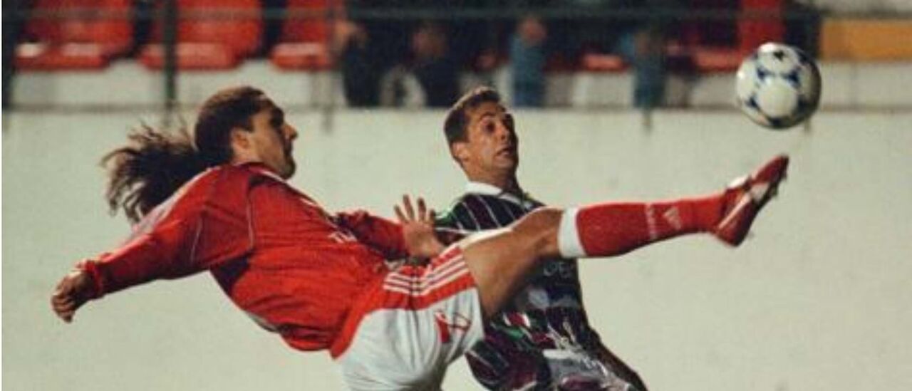 Gaúcho em duelo com Paulo Madeira no E. Amadora-Benfica (3-0) 