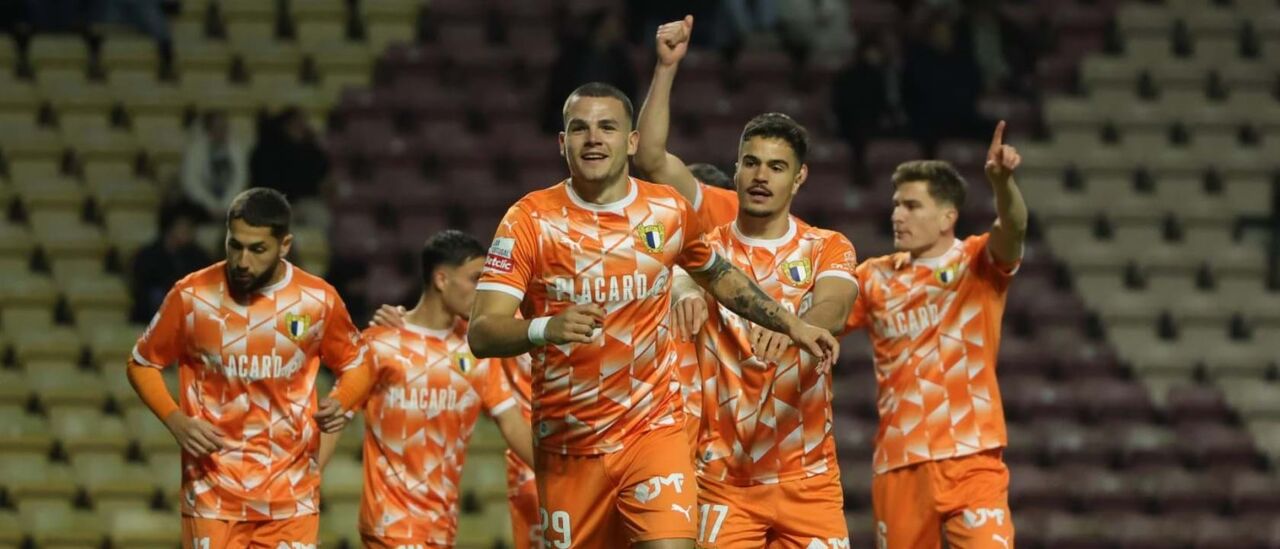 Sejk abriu o marcador 