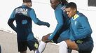 Igor Jesus (à direita) no treino desta quarta-feira