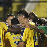 A crónica do E. Amadora-Estoril, 2-4: canário gigante no duelo das linhas