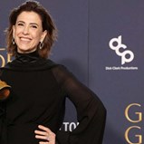 Brasileira Fernanda Torres faz história ao ganhar Globo de Ouro