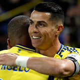 Cristiano Ronaldo marca na reviravolta do Al Nassr frente ao Al Okhdood e volta a fazer história