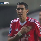 Di María ouviu provocações da bancada e reagiu a bater no símbolo do Benfica