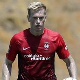 Douglas Grolli a caminho do Portimonense