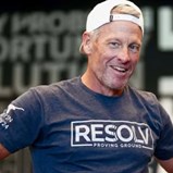 Lance Armstrong celebra um ano do fim da 