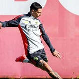 Di María em pleno no último treino do Benfica antes do jogo com o Barcelona