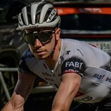 Rui Oliveira foi oitavo na primeira etapa do Tour Down Under ganha por Welsford