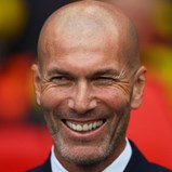 O dia em que o Newcastle recusou contratar Zidane: «No máximo, é bom para a 2.ª divisão...»