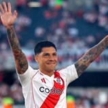 Enzo Pérez volta a casa e River bate seleção mexicana (2-0)