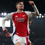 Arsenal bate Dínamo Zagreb e garante apuramento para os oitavos da Liga dos Campeões