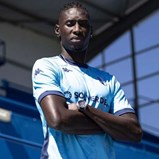 Momo Mbaye renova com o Vizela até 2026