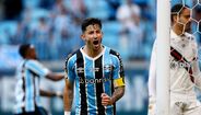 18.º Mathias Villasanti (Grémio) - 5.101 minutos em 61 jogos