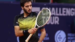 Francisco Cabral eliminado nas 'meias' de pares do 'challenger' de Noumea