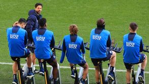 Vítor Bruno convocou 23 jogadores para o jogo contra o Nacional