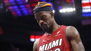 Estala a polémica nos Miami Heat: Jimmy Butler suspenso e colocado no mercado
