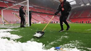 Anfield prepara-se para receber o Liverpool-Manchester United: as imagens do interior do estádio